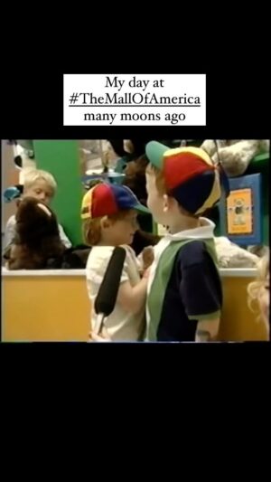 Caroline Rhea Instagram - Before there was #tiktok. Before @buildabear . I could happily talk to strangers all day. #minnesota #mallofamerica @mallofamerica. Yes, my microphone looks like a corn dog #90s #sabrinatheteenagewitch #aunthilda
