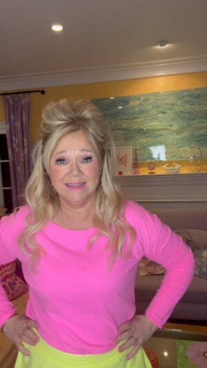 Caroline Rhea Instagram - Come see me this Saturday night @sunshinecathedralcpa in Ft.Lauderdale #BestWitches #comedy #Florida #IDriveAtNight #Funny #DateNight