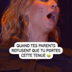 Caroline Vigneaux Instagram - Pas facile de sortir en boîte de nuit quand tes parents décident de ta tenue 😂 Le spectacle "Caroline Vigneaux quitte la robe", lundi 22 avril à 21:00