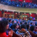 Caroline Vigneaux Instagram - Bonne pioche pour le Président @jm.dumontet et son délégué général @huguesleforestier ; ils ont eu l’excellente idée de confier la 35eme soirée des Molieres à la bienveillante et très élégante @carolinevigneaux . Avec humour et sans méchanceté elle a su entre autre, faire plonger l’olympisme à la cérémonie, nous faire rire, s’indigner, dénoncer, mettre en avant les invisibles, s’adresser avec beaucoup de tact, d’humour et de franchise à notre ministre de la culture @rachidadati et faire chanter une salle réputée récalcitrante à l’exercice. Autrice, interprète, metteuse en scène,….. productrice… elle a tous les talents et en plus, et ce n’est sans doute pas un hasard, elle est membre de @lasceneindependante - syndicat national des entrepreneurs de spectacles Je ne sais pas comment les téléspectateurs auront reçu la soirée, si les audiences seront bonnes mais pour ma part j’ai trouvé que remettre 19 récompenses en 2h15… c’est déjà pas si mal. Et puis… L’intervention des intermittents était certes sobre mais pertinente. Ça change et c’est bien. La séquence des disparus @alicetaglioni_officiel au piano était très émouvante. L’occasion de revoir Marguerite Gourgue et Colette Nucci… deux grandes dames du théâtre. @francis_huster_ éternel jeune homme était très affuté. L’irrésistible sagacité de @sophia.aram qui a courageusement défendue la vie et qui malgré son émotion a su garder le sens de l’humour… Le discours positif et apaisant du président @jmdproduction rappelant notre chance de vivre en France et nous invitant à cultiver et à promouvoir le bonheur. Deux regrets : pas de Molières pour @ascarideariane (🥲) et pas de Molieres pour Denali pourtant nommée 4 fois. J’aurais aimé que leurs talents soient salués. Mais je n’ai aucun doute ; nous allons très bientôt et pour longtemps entendre parler de @nicolaslbq , @luce.est.cool et toute la troupe de Denali. Foncez voir leur spectacle ; c’est formidable. Cela nous a presque fait oublier que demain la flamme olympique arrive à Marseille… et que l’OM devra aller faire jeudi un miracle à l’Atalanta… allez l’OM et vive le théâtre !
