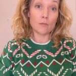 Caroline Vigneaux Instagram - Cette année encore des milliers de personnes âgées vont passer les fêtes de Noël toutes seules dans les EHPAD… Afin de leur apporter un peu de bonheur, vous pouvez leur écrire une lettre à l’adresse suivante : ASSO ATJ - 19 rue Étienne d’Orves, 92270 Bois-Colombes. Ce sera peut-être le début d’une jolie relation 😉