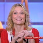 Caroline Vigneaux Instagram - Merci @c_a_vous, c’était trop sympa!☺️ Et merci à @benjamintorrezan, c’était délicieux 😍😍 @herold.paris @leclaireur #càvouslasuite #promo #nouveauspectacle #spectacle #humour #onewomanshow #theatreedouard7