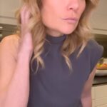 Caroline Vigneaux Instagram - Les premiers dates à la maison… toujours un peu stressant 😰 #date #datenight #rendezvous #maison #enfants #flirt #mère #mereindigne