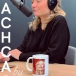 Caroline Vigneaux Instagram - Le nouvel épisode de mon podcast « CoachCast by Caroline Vigneaux » sort demain ☺️ et voici la bande annonce ! Si vous connaissez quelqu'un qui a envie de changer de vie abonnez-le ! Les épisodes sont disponibles sur toutes les plateformes de podcast (Amazon Music, Apple Podcast, Deezer, Spotify, YouTube, ...) ➡️ lien en bio #podcast  #coach #changementdevie #coaching #carolinevigneaux