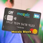 Caroline Vigneaux Instagram - Sa première carte bleue ! Presque autonome… #MozaicBlack @creditagricole #publicité