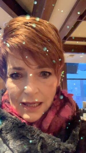 Carolyn Hennesy Instagram - First of a few vids at the annual Combat Radio Christmas Breakfast…making the season a little brighter for those most in need! #saltcreekgrillevalencia #socialservice #giving #givingseason #combatradio #combatradiobreakfastwithsanta