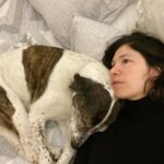Carrie Brownstein Instagram - ‘I’ve been down so long I pay rent to the floor’ LITTLE ROPE is out ioday. All the mud and yuck of our lives and the sour sickness of grief is on this album. But so too is the desperation to latch onto whatever shiny moments we happen upon in life, to devour and feast on the love we’re given and return it twofold. Thank you to my friend and bandmate @corintuckerband, who does the lion’s share of singing on this record, the most she’s done since the Dig Me Out days; she’s never sounded better. During the months when I felt dimmed and misshapen, I really needed to hear her voice. After all, it’s bigger than I am. Since we started this band when I was 20 and she was 22, @sleater_kinney is a world we built together that helps me feel less alone. ‘Don’t Feel Right’ is for my friends who kept reaching out when all I wanted was to disappear. Thanks for giving me a home to which I could return when the fog cleared. I hope this album provides a means for the listener to get where they need to be: out, in, through, towards, away. In memory of my mother, Eric, and my dog Cricket.