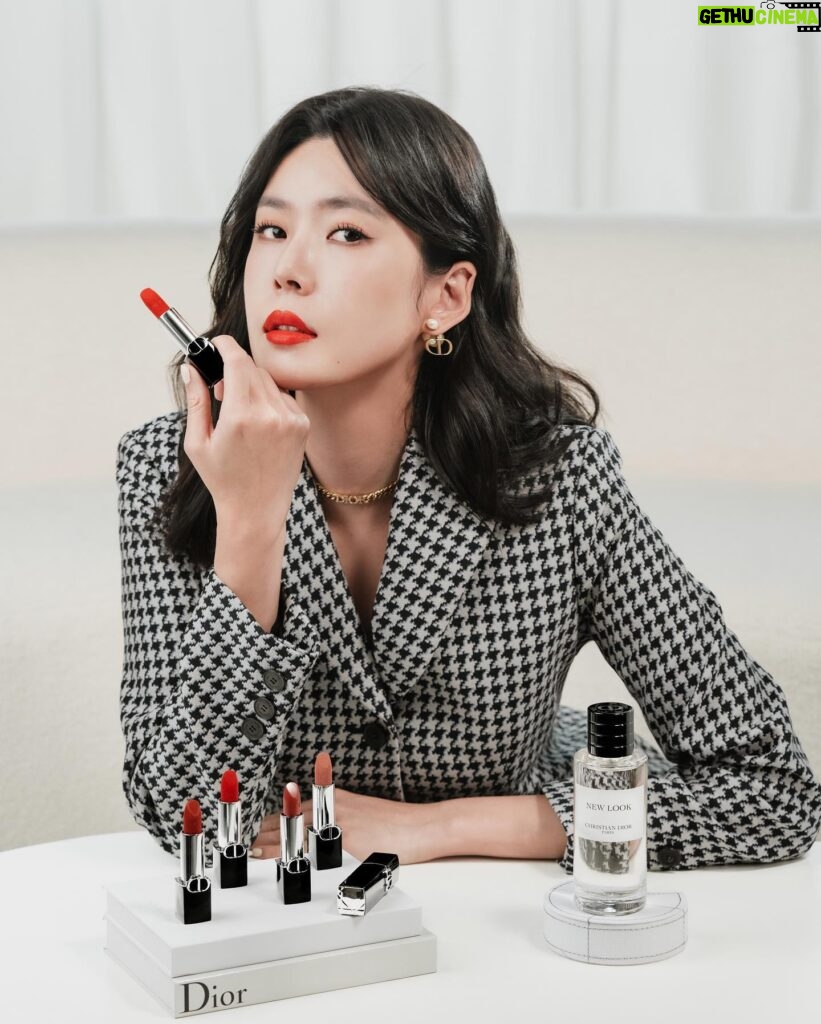Carrie Wong Instagram - Stepping boldly into the new year with a classic, timeless style. Wearing #RougeDior 999 Velvet on my lips for a couture lip look, and a finishing touch with the scent of La Collection Privée New Look. Stay dauntless for the year my girls ❤️ Shop at Dior Beauty Boutiques, Counters, and on the Dior Beauty Online Boutique (https://shop.dior.com.sg/). @DIORBEAUTY @DIOR @DIORBEAUTYLOVERS #NEWLOOK #DIORLACOLLECTIONPRIVEE