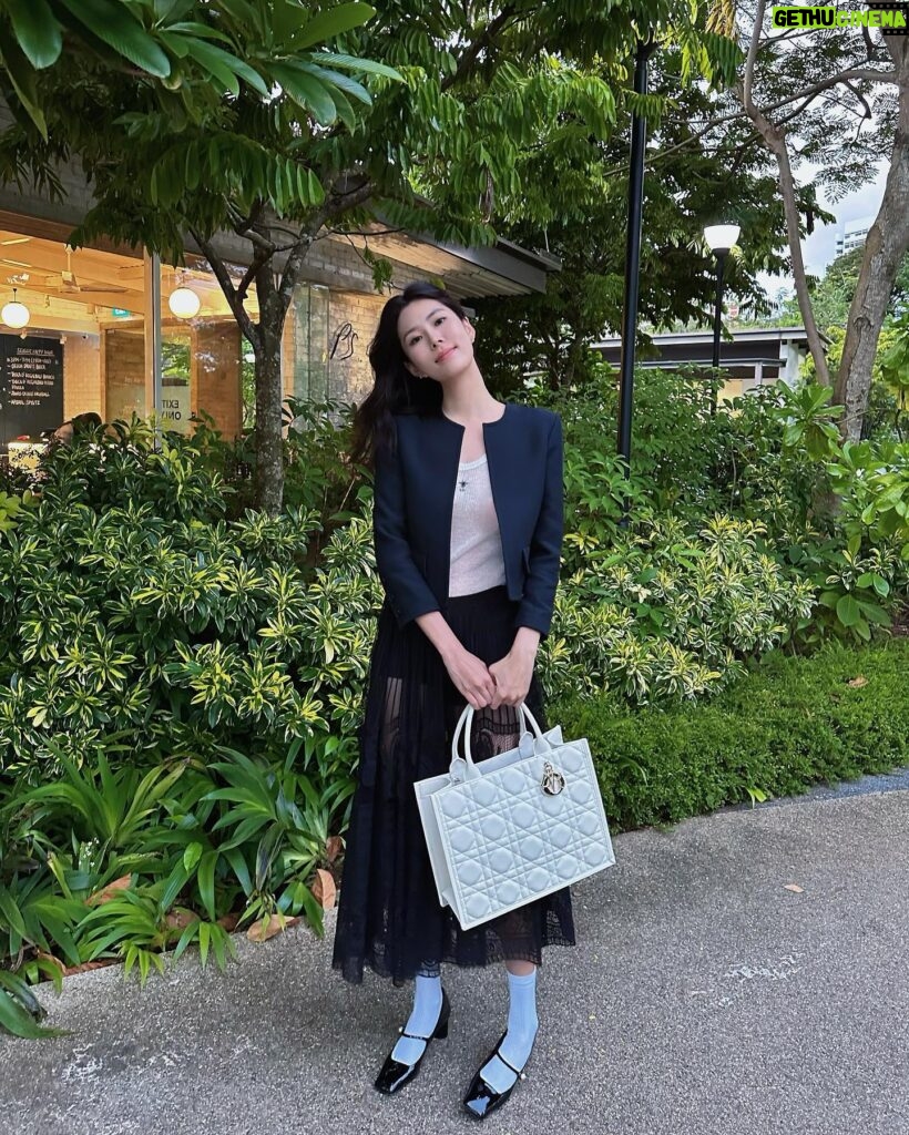 Carrie Wong Instagram - A tote day out 🍹 @dior