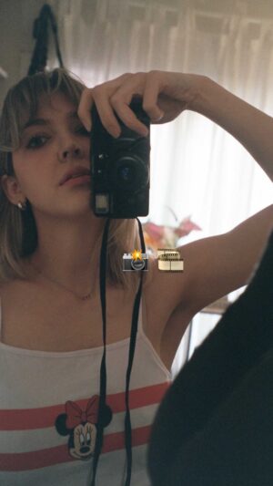 Carson Allen Instagram - 집에서 필카 포토슛🖤