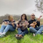 Casadilego Instagram - gli uccellini sono ospiti speciali, il vento si è imbucato. noi vi mandiamo un bacino e una buona pasqua!💚 The Gold @manchesterorchestra , @okayfineandy sull’arrangiamento di chitarra di @emmaharner