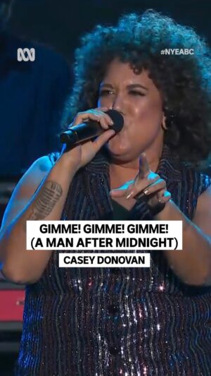 Casey Donovan Instagram - What a queen 👑 #NYEABC

Stream the New Year’s Eve 2023 concert on ABC iview.

#CaseyDonovan #NYE2023 #LiveMusic