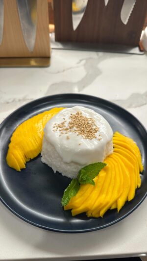 Cassie Yeung Instagram - ✨not too sweet 🥭🍚✨