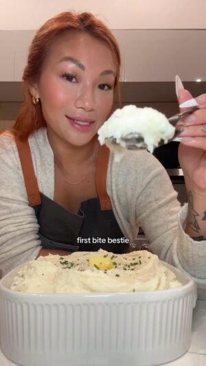 Cassie Yeung Instagram - Apparently a lot of people like a lumpy mash🥔— where were you when I needed you?! 

Measurements ⬇️
5lbs russet or yukon gold potatoes
3 cups heavy cream
6 cloves roasted garlic from turkey (or plain cloves garlic)
2 sprigs rosemary
3 sprigs thyme 
S&P to taste