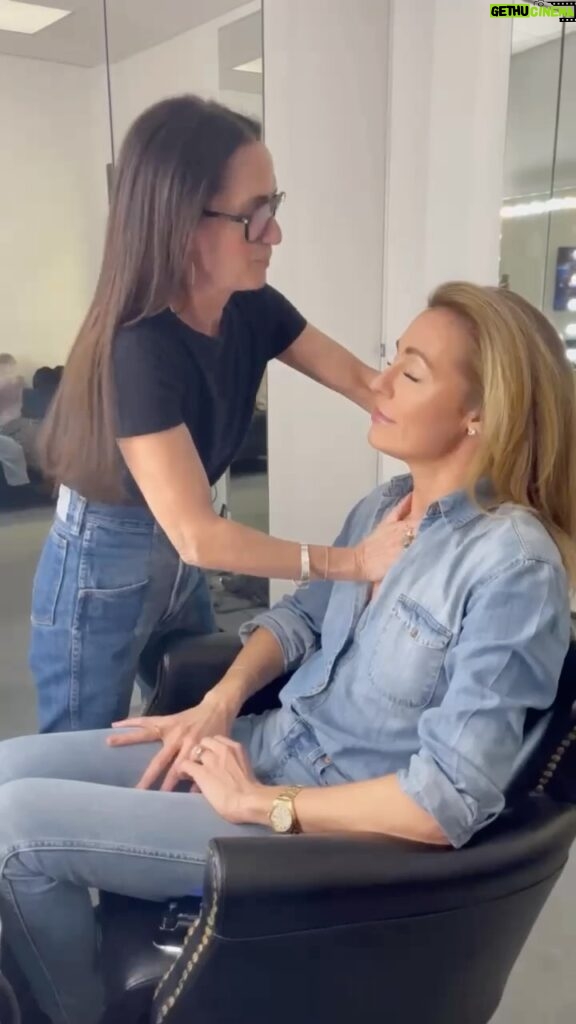 Cat Deeley Instagram - Ending National Fragrance Week on a high note… Our founders taking a moment of calm backstage last night before heading onto set. Here @amanda.grossman is gently applying our e11even oil to @catdeeley to calm and ground her before her appearance on @itv @itvtakeaway Since the beginning of her career, Amanda has incorporated e11even as part of her artistry to create a moment of calmness and to allow her clients to take a breath during times where life gets a little hectic. The energising, yet calming effect of the fragrance has become legendary🖤 #e11evenfragrance #ownbrand #unisexfragrance #fragranceoil #genderneutralfragrance #essentialoils #sustainablefragrance #vegan
