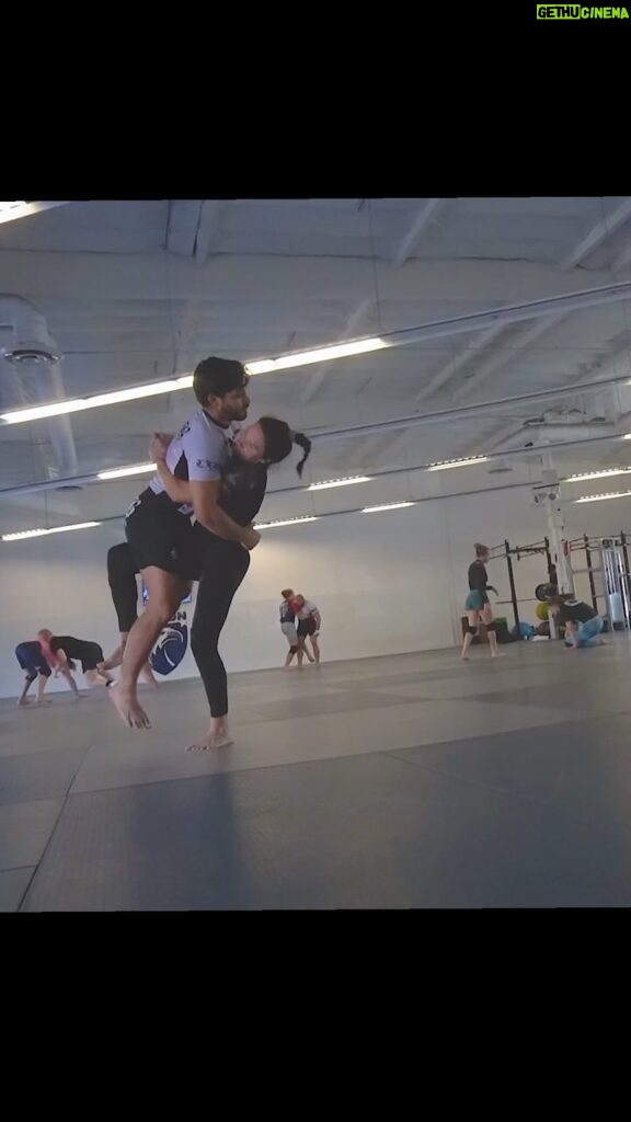 Cat Zingano Instagram - 🐈‍⬛ 🥷😉 Which toss do you like better? A or B? Name these takedowns 🤼‍♀️🥋 #wrestling #judo #mma #strongwomen