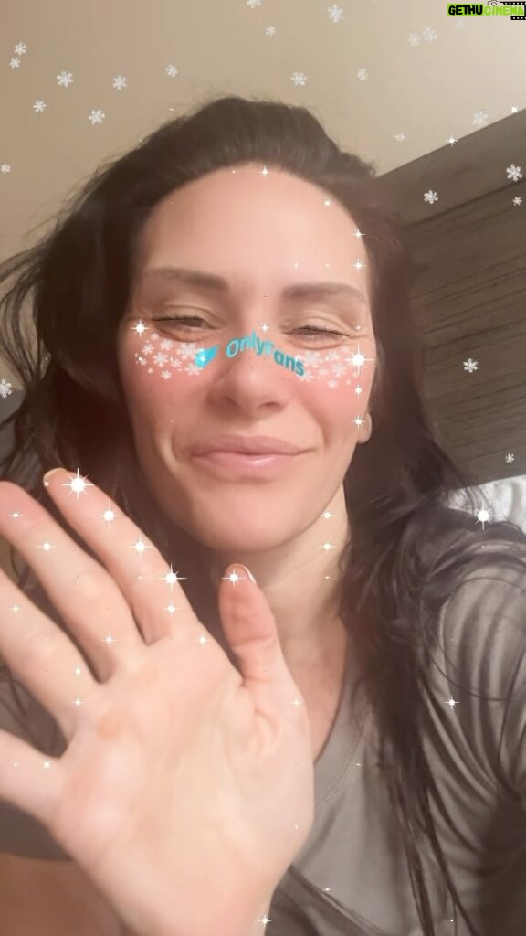 Cat Zingano Instagram - It’s so cold out! What’s it like where you live? It’ll be soup, puppies and blankets for me this weekend. Come to the only place we can chat, hang out, talk fights, life and more at my @onlyfans #sponsored #winter #livestream #chats #linkinbio #fangirl #fanboy