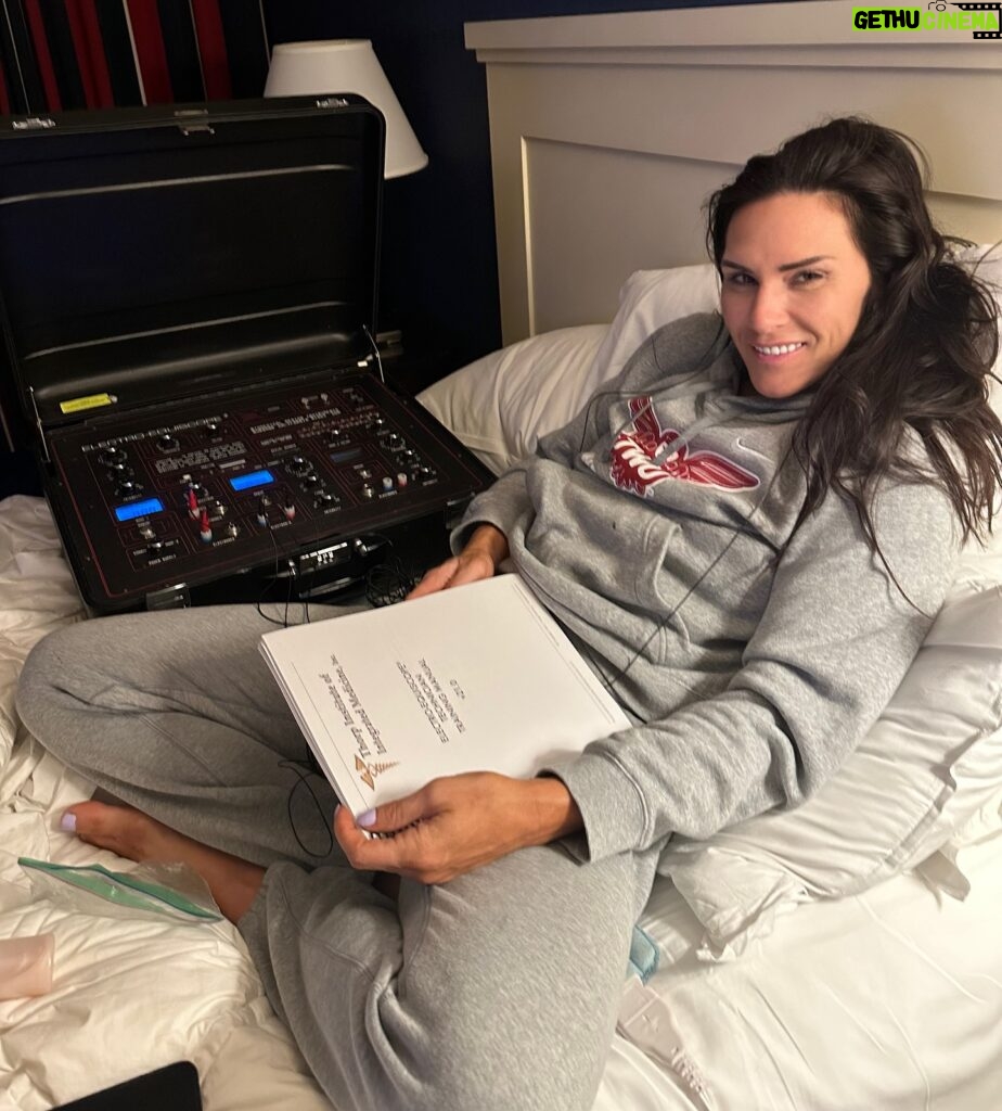 Cat Zingano Instagram - The body is electric ⚡️ This machine keeps me charged and heals my injuries in half the time. I’ve seen it beat diseases, chronic, neurological and autoimmune disorders. I spoke about it a few years ago on Joe Rogan and they have units at cancer centers all over the world. I’m excited to be continuing the equiscope training (on people and pets) this upcoming weekend for myself, my loved ones and anyone that I can help heal. It’s truly amazing and I can’t wait to be more efficient. If you or someone you love are in need of healing and feel like you’re out of options, check out @equiscope_official for a practitioner in your area. It maybe be exactly what you need! #intellbio #eqiscope #bodyisenergy #heal
