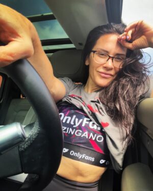Cat Zingano Instagram - It’s almost fight week! 
Head over to my @OnlyFans to chat, livestream, win raffled memorabilia, see behind the scenes photos, videos and more!
Hit the link in my bio for 15% off the first month, available now until the end of this weekend! 🥊 
#sponsored #athlete #fightcamp