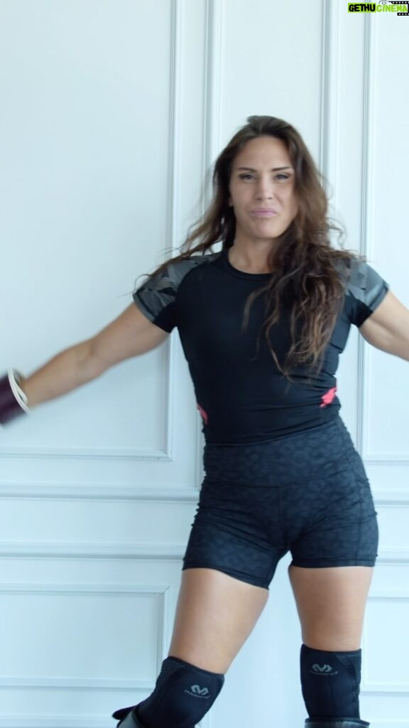 Cat Zingano Instagram - What’s your best chance against me? Wrestling, boxing, BJJ or Muay Thai ? If we had to do all 4, which one are you starting with? 🤼‍♀️🥊🥋🦵🏼