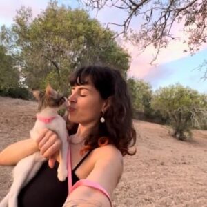 Catarina Perez Instagram - A dona mais cabeça na lua de sempre já pagou o preço da irresponsabilidade ☠️💊🤺 agora o destino está entregue à sailor moon e a boa notícia é que a pontinha da cauda da siesta já mexe 🥳💛