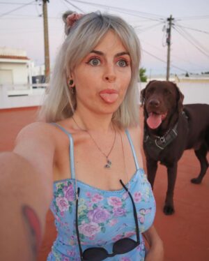 Catarina Perez Instagram - parabéns ao meu melhor migo piki que já faz 8 aninhos e se eu pudesse pedir um desejo seria continuar a tê-lo como companheiro para o resto da vida 🩵🐶