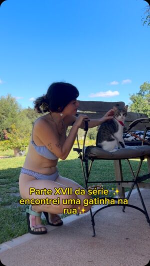 Catarina Perez Instagram - O QUE PRECISEI PARA VIAJAR DE AVIÃO COM SIESTA (Inclui info de valores 💶) Não foi fácil mas correu super bem sendo que foi a minha primeira vez a viajar com um animal e a primeira vez da Siestinha a andar de avião mas apesar de estarmos as duas nervosas, saímo-nos muito bem ✨😌☁️✈️ Sorry estar a falar tão rápido que pareço uma imitação rasca do eminem mas tinha muita coisa (útil e tonta) para dizer 👻 INCENTIVINHO PARA PARTILHAR EXPERIÊNCIAS OU DÚVIDAS SOBRE VIAJAR COM ANIMAIS NOS COMENTÁRIOS 💖