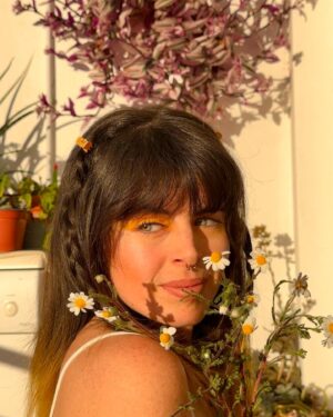 Catarina Perez Instagram - De 1 a 6 qual a próxima foto de perfil? 🌼✨💛 Votem pliz e lembrem-se que mais vale uma máquina de lavar a louça no fundo da foto do que duas a voar 🐥 (tattoos lindas da primeira pic pela incrível @belestattoos 🤩)