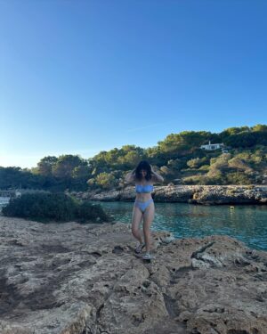 Catarina Perez Instagram - Férias em Mallorca com a Siesta e com os migos 🩵🐚🐬 reels on the way 🛸