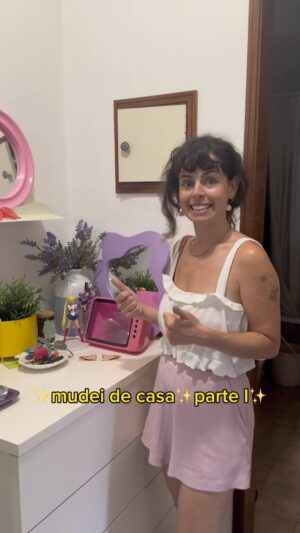 Catarina Perez Instagram - oiiii 🐣 começando aventurinhas de transportar montes de cangalhada em caixas de cartão 🥳 #MOVINGVLOGS 🏡📦💕