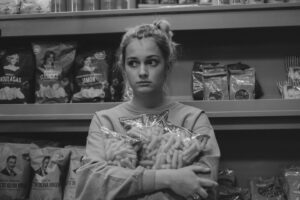 Catarina Rebelo Instagram - hoje dá o último episódio da série mais especial. não querendo ser chata, mas serei para sempre grata por fazer parte disto, e por estar ao lado destas pessoas tão talentosas e incríveis. foi mesmo maravilhoso. 
@beatriz.maiaa @filingamaro @catarinaclodecasqueiro @quetristeluis @joaobernardosouza sou vossa eterna fã e obrigada por tudo!! ❤️ último ep de EMÍLIA, hoje às 22:40 na @rtppt @emiliatvshow para além de ser o último, este é especial por tudo e mais alguma coisa! obrigada rosa 🩰
