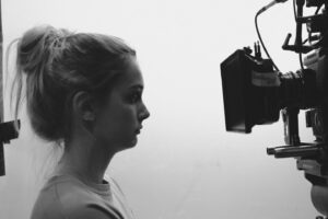Catarina Rebelo Instagram - hoje dá o último episódio da série mais especial. não querendo ser chata, mas serei para sempre grata por fazer parte disto, e por estar ao lado destas pessoas tão talentosas e incríveis. foi mesmo maravilhoso. 
@beatriz.maiaa @filingamaro @catarinaclodecasqueiro @quetristeluis @joaobernardosouza sou vossa eterna fã e obrigada por tudo!! ❤️ último ep de EMÍLIA, hoje às 22:40 na @rtppt @emiliatvshow para além de ser o último, este é especial por tudo e mais alguma coisa! obrigada rosa 🩰