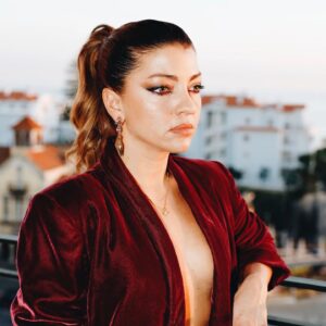 Catarina Siqueira Instagram - Ora que belo 31! Parabéns @tvioficial 🤍

Styling @iamissrita
Sapatos e clutch @aldo_shoes
Jóias @carolinacurado
Makeup @raquelbatalha.makeup
Hairstyle @saralitardi
Super chapas @cortalargo
Sempre bem recebida @vilagale

#31anostvi #tvioficial #parabenstvi #siguremapiquena