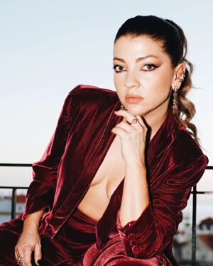 Catarina Siqueira Instagram - Ora que belo 31! Parabéns @tvioficial 🤍

Styling @iamissrita
Sapatos e clutch @aldo_shoes
Jóias @carolinacurado
Makeup @raquelbatalha.makeup
Hairstyle @saralitardi
Super chapas @cortalargo
Sempre bem recebida @vilagale

#31anostvi #tvioficial #parabenstvi #siguremapiquena