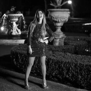 Catarina Siqueira Instagram - Desfile de lantejoulas numa noite bonita de novidades. 🌙

Clicks certeiros da maravilhosa @sarasaraiva_____ 
Vestido coladinho @lilisidonio_official 
Sandálias mega confortáveis @seaside.oficial 
Make up @kikomilano by @ninadiasventura

#tvi #apresentacaogrelhatvi #siguremapiquena #becausethatsjustthewayitis #newscoming