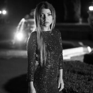 Catarina Siqueira Instagram - Desfile de lantejoulas numa noite bonita de novidades. 🌙

Clicks certeiros da maravilhosa @sarasaraiva_____ 
Vestido coladinho @lilisidonio_official 
Sandálias mega confortáveis @seaside.oficial 
Make up @kikomilano by @ninadiasventura

#tvi #apresentacaogrelhatvi #siguremapiquena #becausethatsjustthewayitis #newscoming
