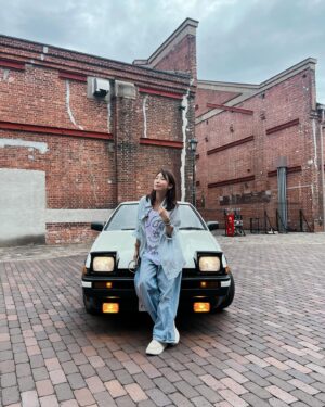 Catherine Chau Instagram - 今次有幸可以去到大阪拍《恨駕女團》真係好幸福，
先要感謝各位觀眾，
有你哋收睇，
我哋先可以繼續拍落去，
希望越嚟越多人睇，
亦都要多謝客戶們嘅支持，
有你哋讓我哋走得更遠，
恨駕團隊們都出心出力希望令大家有個輕鬆愉快嘅片刻，
我知道團隊們都好出力，
非常感謝！
希望各位會鐘意呢輯《恨駕到大阪》，
雖然拍攝時間係緊湊嘅，
但係拍得好開心，
希望大家都睇得開心，
會喜歡我哋嘅心意啦(⁎⁍̴̛ᴗ⁍̴̛⁎)
今集條片已經喺冤枉娛樂YouTube Channel上載喇
Link in Bio
歡迎開心share  ꉂꉂ૮ᵔᗜᵔ*ა

#出trip拍片啲shot特別靚
#多謝每一位出過力嘅朋友
#不能盡錄
#恨駕團隊好鬼正
