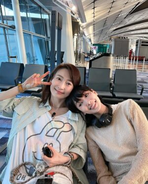 Catherine Chau Instagram - 今次有幸可以去到大阪拍《恨駕女團》真係好幸福，
先要感謝各位觀眾，
有你哋收睇，
我哋先可以繼續拍落去，
希望越嚟越多人睇，
亦都要多謝客戶們嘅支持，
有你哋讓我哋走得更遠，
恨駕團隊們都出心出力希望令大家有個輕鬆愉快嘅片刻，
我知道團隊們都好出力，
非常感謝！
希望各位會鐘意呢輯《恨駕到大阪》，
雖然拍攝時間係緊湊嘅，
但係拍得好開心，
希望大家都睇得開心，
會喜歡我哋嘅心意啦(⁎⁍̴̛ᴗ⁍̴̛⁎)
今集條片已經喺冤枉娛樂YouTube Channel上載喇
Link in Bio
歡迎開心share  ꉂꉂ૮ᵔᗜᵔ*ა

#出trip拍片啲shot特別靚
#多謝每一位出過力嘅朋友
#不能盡錄
#恨駕團隊好鬼正