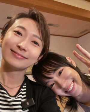 Catherine Chau Instagram - 能夠有幸成為恨駕女團嘅一份子，
好多謝整個團隊，
要出去第二度拍真係唔容易㗎，
需要好多嘢嘅配合，
當然又需要錢啦，૮(˶ᵔ ᵕ ᵔ˶)ა
所以非常多謝所有贊助商！
不過最重要嘅，
都係要多謝喜歡收睇恨駕女團嘅觀眾，
♡⸜₍ⅅ⃚⃙⃘ᴗ͒ⅅ⃚⃙⃘̆₎⸝♡ 
希望嚟緊我哋能夠越拍越好，
越嚟越多車揸，
分享多啲各式各樣嘅資訊（多番啲營養），
最好就梗係能夠越拍越遠啦，
咁樣就對得住各位觀眾喇！

依家我哋開咗自己嘅Channel，希望大家subscribe我哋啦，有你哋嘅支持，我哋先能夠走得更遠，拍多啲好嘢返嚟同大家分享！祝各位收睇恨嫁女團嘅朋友，個個都身心健康、女嘅貌美如花、男嘅英俊瀟灑、同埋越嚟越有錢、笑口常開！Yeah! ꒰ఎ(^ .^)໒꒱ 
 
😎 @rayban 

#恨駕女團
#有自己Channel啦
#LinkInBio
#記得subscribe
#介紹埋俾啲friend
#靠晒你哋啦