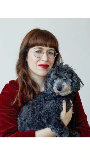 Catherine Ethier Instagram - «Adopter un animal, ça a été la plus grande aventure de ma vie. J’espère qu’il y en aura d’autres aventures comme ça.»

Catherine Ethier a livré un hommage touchant à sa chienne Stella, décédée la semaine passée.

(🎧 @delhuilesurlefeurc)

Photo : @coeurdartacho