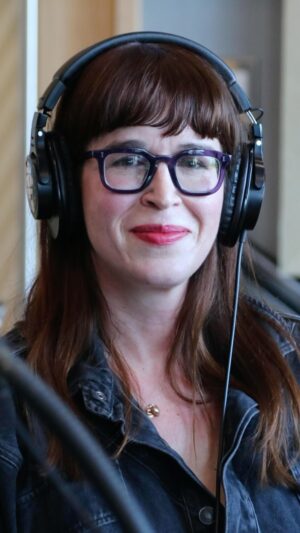 Catherine Ethier Instagram - Extrait du billet post-Saint-Valentin de @coco_cathey à @toutunmatin, à écouter en intégralité sur RC OHdio (émission du 16 février). 

#stvalentin #couple #podcast #balado #catherineethier #langagesdelamour #toucherphysique