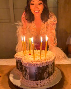 Catherine Haena Kim Instagram - They say you don’t find a happy life. You make it. Laughing around the table with the people I love. Yeah that feels like a happy life. ❤️ Dear Universe, this or something better 🎂 #birthdaybehavior 

I asked for low key and my bff @patricia.demicco gave me just that in the most Tricia fashion, spectacular 💃🏻💃🏻 I’m the luckiest girl 🥹