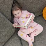 Catherine Francoeur Instagram - Souvenirs d'avril 🤍🌷 1. Son premier cornet de crème glacée 🍦 2. Le petit nouveau dans la famille qui a clairement conquis le coeur de sa petite soeur 🐈‍⬛ 3. De la crème glacée parce que 🍦 4. Mes deux amours ✨🤍 5. Coquin Toast dans un moment de calme 🤭 6. 5 ans dans ma tête parce que je prends toujours les croquettes de poulet au resto 🙌🏻 7. Rare date night 🫶🏻 8. Et play date entre amies 🤍 9. Lecture lecture lecture 📖