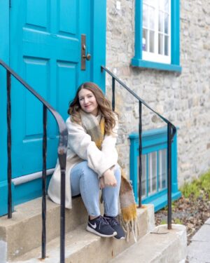 Catherine Francoeur Instagram - Photo dump d'avril 🌸🌈☀️

1. Petite escapade à Québec - frisquet mais toujours magnifique cette ville !
2. Petit moment en famille avec le beau temps qui revient 🤍
3. Souvenir d'un resto-dejeuner incroyable à Québec, la bûche!
4. Jamais m'habituer de voir un mur (!!!) de mes livres 🥹😭
5. Un photo dump sans crème glacée ? Impossible.
6. Salon du livre de Québec 2024 🌈📚
7. Ses cheveux 🥹👧🏽
8. Des biscuits aux mini-eggs. Incroyables 🍪
9. Avoir envie de mettre de la couleur partout 🤎
10. Youtubeuse by day, sécheuse de tortues by night 🐢🤓

Toujours mes posts préférés à faire ceux-là 🥰🌺