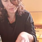 Catherine Mazoyer Instagram - Alguien se siente identificado (a-e)? Por cierto. Aprovecho de pasar el dato de un liquido que preparé para la grasa ancestral de las ollas y sartenes: -coca cola -pasta de dientes -bicarbonato -lavaloza Me ha funcionado bastante bien. No es milagroso pero ayuda ☝️😊