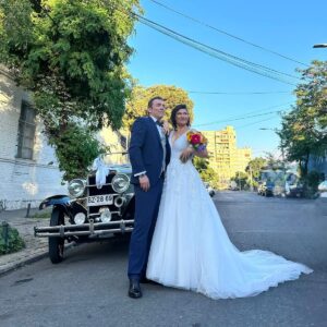 Catherine Mazoyer Instagram - Es tan importante para mí agradecer y reconocer a quienes nos ayudaron. Gracias por todo
@roalvano (gestión)
@vivi_torres_12 (maquillaje)
@simonahairstyle_ (peinado)
@porsiemprenovias (vestido)
@victorgonzalezhandmade (zapatos)
@ingridparrataller @pekaparra (tocado)
@proflor.ltda (ramo)
@espaciofusioncl (corporal y facial)
@estudioespoz (uñas)