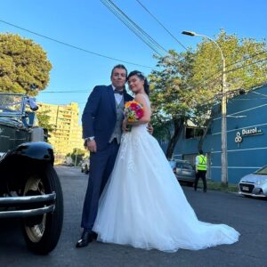 Catherine Mazoyer Instagram - Es tan importante para mí agradecer y reconocer a quienes nos ayudaron. Gracias por todo
@roalvano (gestión)
@vivi_torres_12 (maquillaje)
@simonahairstyle_ (peinado)
@porsiemprenovias (vestido)
@victorgonzalezhandmade (zapatos)
@ingridparrataller @pekaparra (tocado)
@proflor.ltda (ramo)
@espaciofusioncl (corporal y facial)
@estudioespoz (uñas)