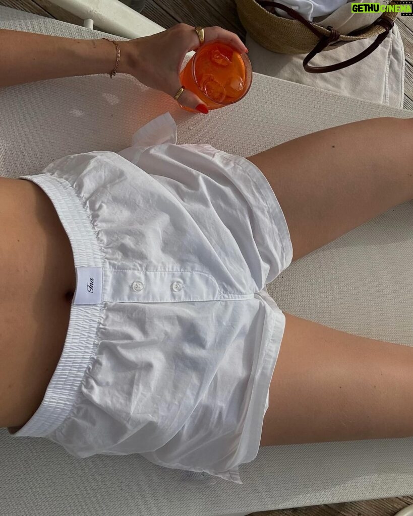 Catherine Paquin Instagram - Les vacances 🍒🍝🍷❤️‍🔥 Bikini : @revolve @lovewave