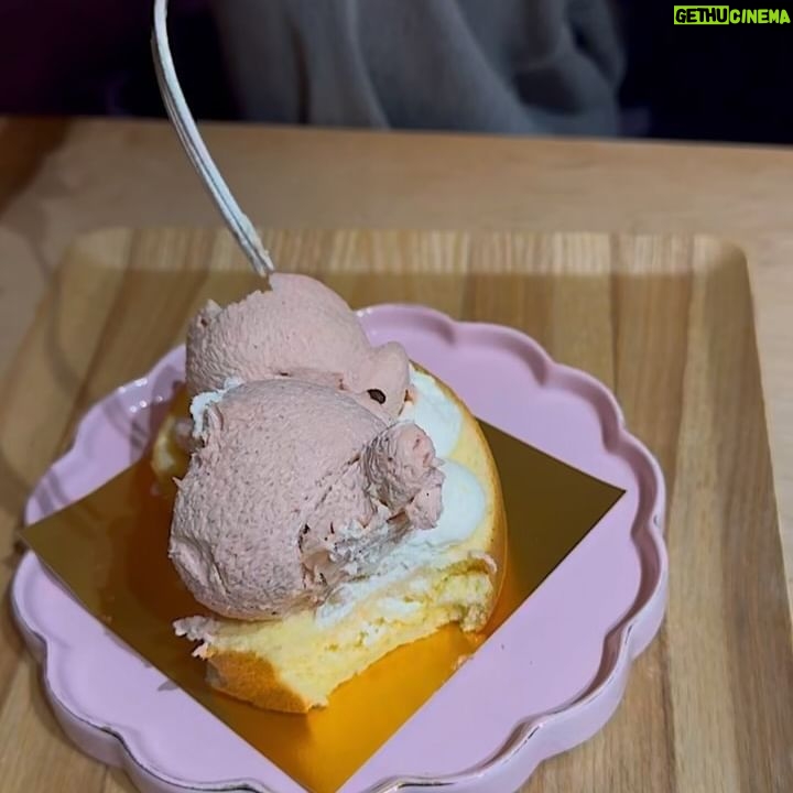 Catherine Paquin Instagram - Everything i ate in tokyo 💖🍡 📍 : NAMCHINI82 CAFE 📍 : ORERYU SHIO RAMEN 📍 : PEANUT CAFE 📍 : BAM BI CAFE 📍 : MATCHA HOUSE 📍 : LUNA & LAUNDRY CAFE Save ce post si un jour tu veux aller au Japon , c’était DÉLICIEUX , je rêve d’un autre pancake à la mangue 🥞