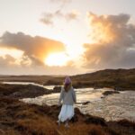 Catherine Paquin Instagram – Beauté infinie 🏔️🌞✨🍯🧚🏻 Je veux pas influencer personne, mais BOOK THE FLIGHT – où tu veux , pas besoin d’aller en Islande, mais voyager recharge l’âme 🌛🔋 

& la magie de @david_maman 📸